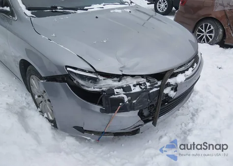 2015 Chrysler 200 Lx z USA, uszkodzony, nr VIN 1C3CCCFB7FN597100